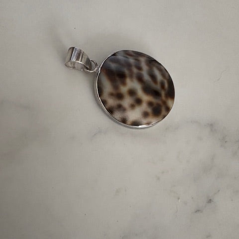 Tortana Shell Pendant
