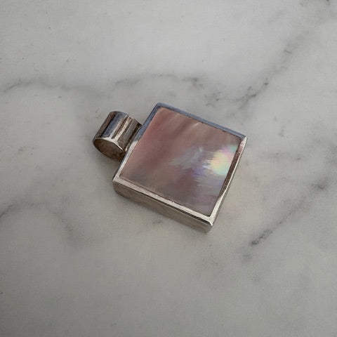 Hoana Pink Mother of Pearl Pendant