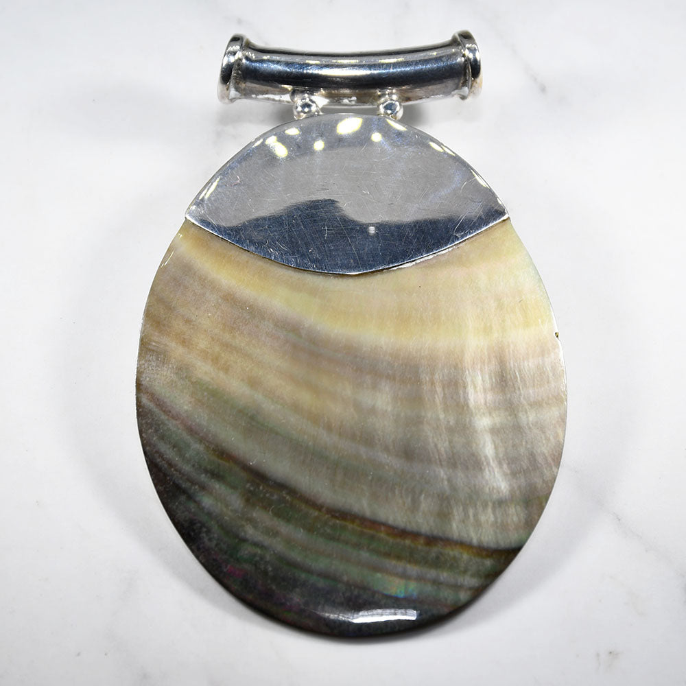 Ari Shell Pendant