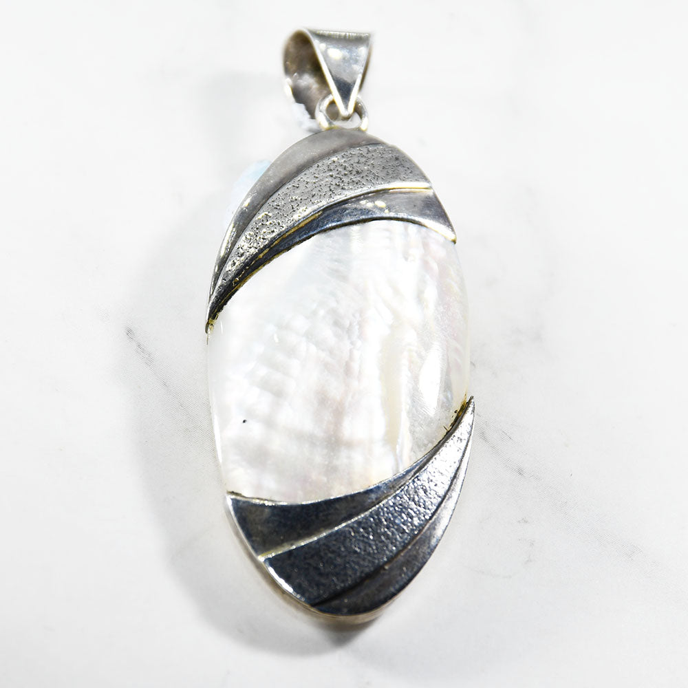 Amira Shell Pendant
