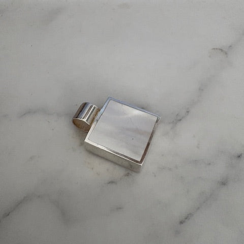 Hoana White Mother of Pearl Pendant