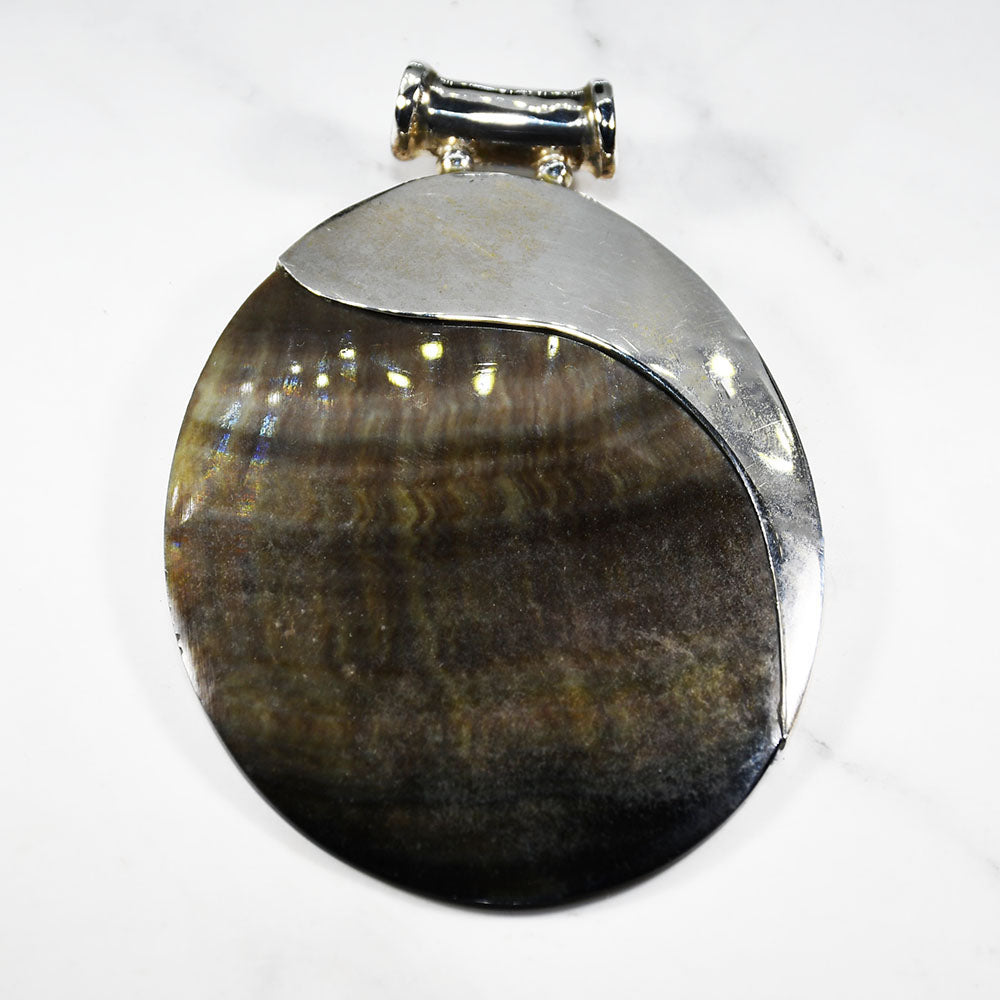 Mara Shell Pendant