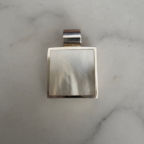 Hoana White Mother of Pearl Pendant