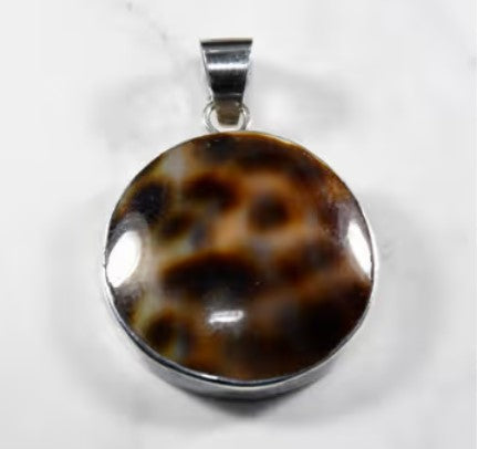 Tortana Shell Pendant
